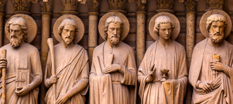 Statues de saints sur le portail royal de la cathédrale Saint-André